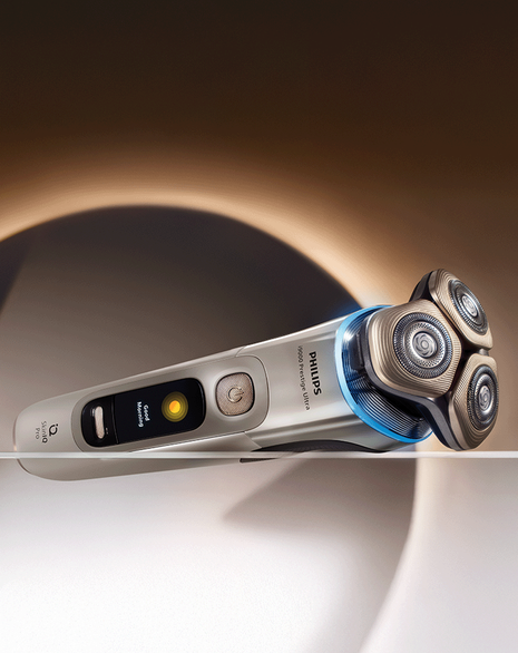 Series i9000 Prestige Ultra Wet & Dry Electric Shaver with Quick Clean Pod & UV Power Case