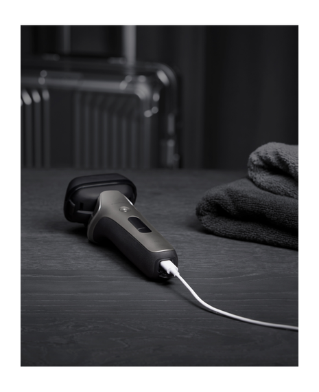 Series 1000 PRO 6-Blade Wet & Dry Electric Shaver with Clean & Charge Station