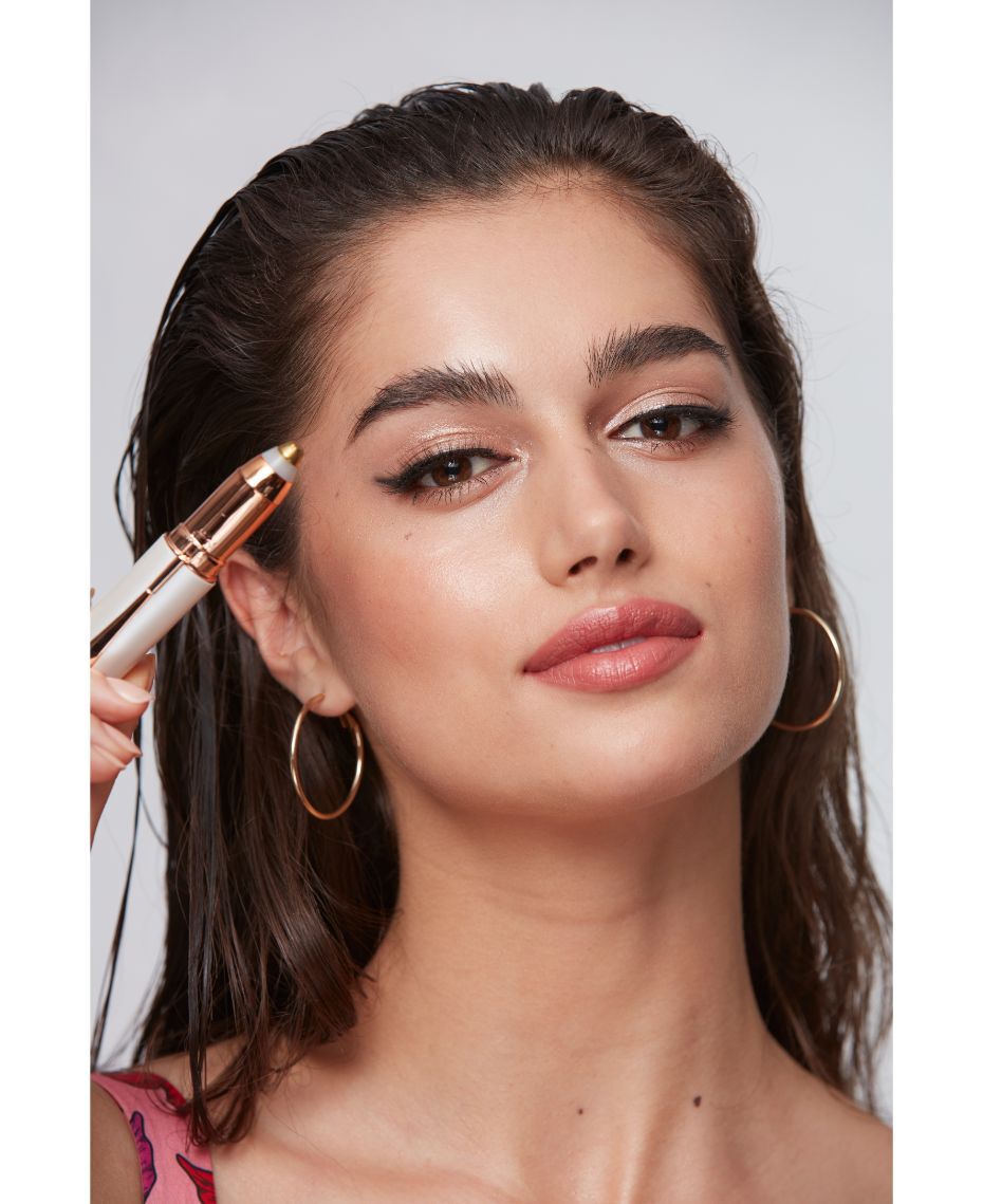 thin lizzy brow trimmer