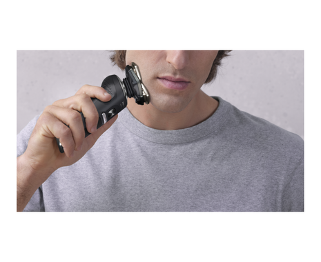 Shaver Series 9000 Prestige SkinIQ Electric Shaver Refresh