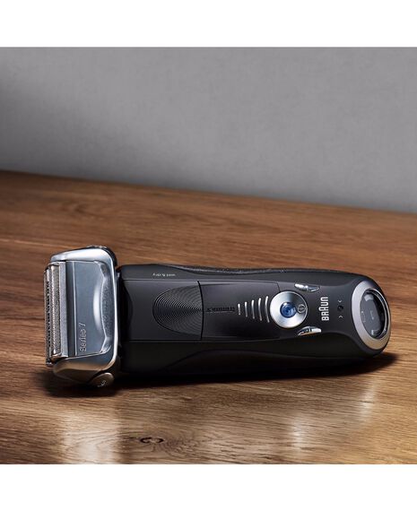 Braun | Series 7 Wet/Dry Electric Shaver Black plus Travel Case