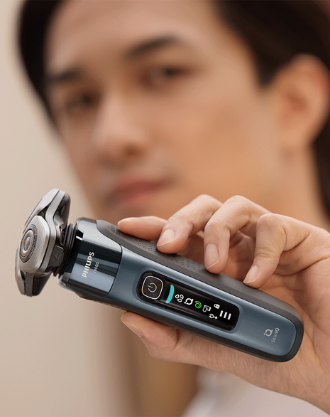 Series i9000 Wet & Dry Electric Shaver with Quick Clean Pod