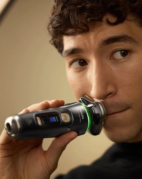 Series i9000 Prestige Ultra Wet & Dry Electric Shaver with Quick Clean Pod