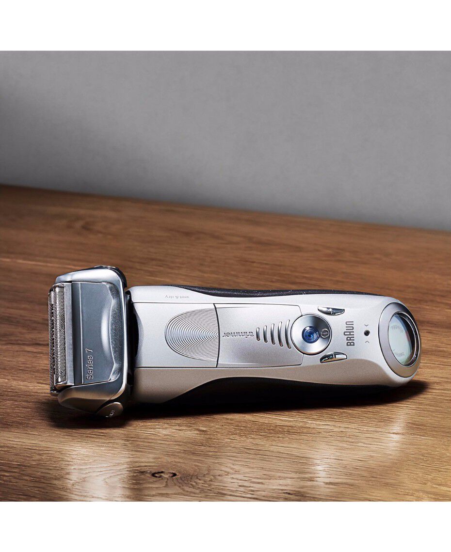 Braun Series 7 Wet Dry Electric Shaver Silver Plus Clean Charge