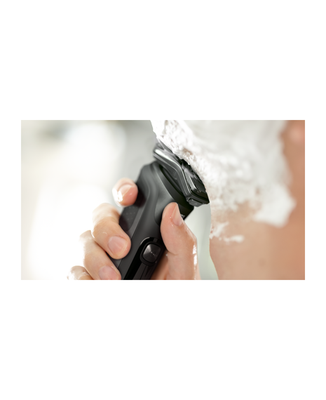 Series 5000 SkinIQ Shaver